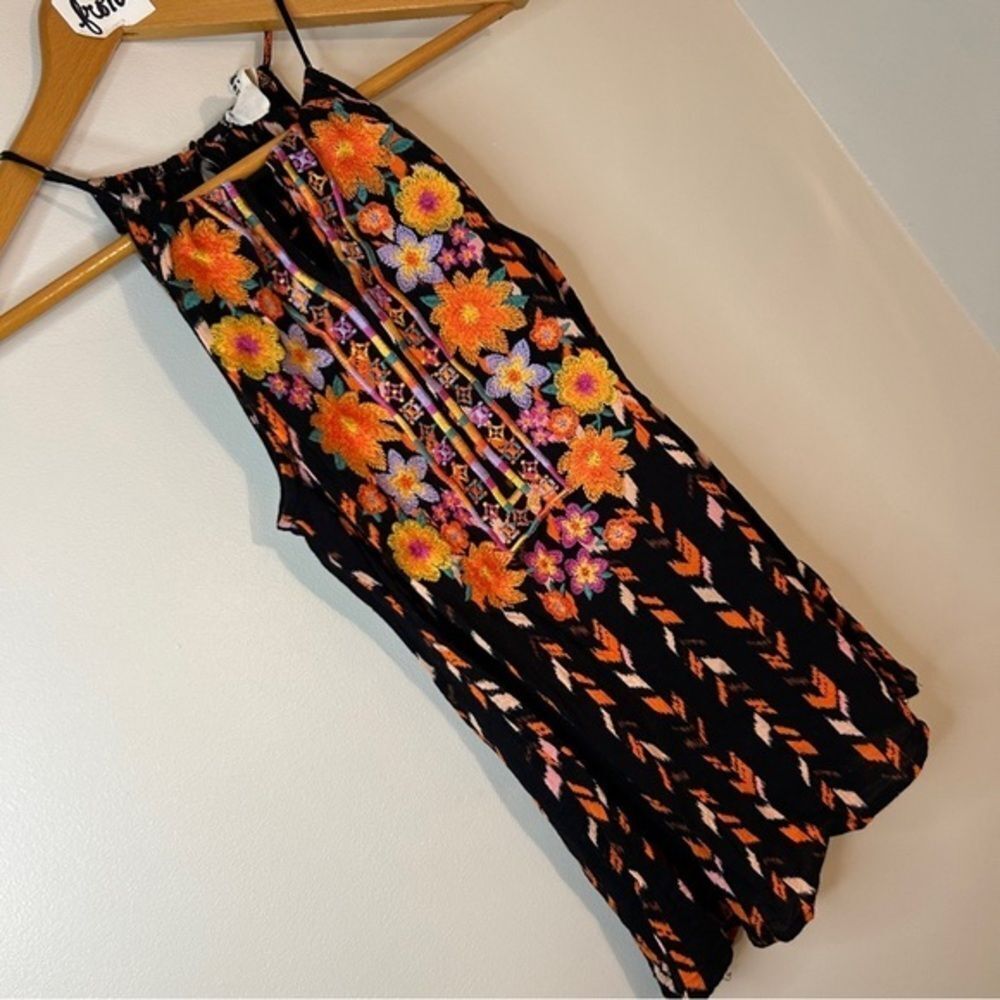 Savanna Jane Colorful Floral Embroidered Black Top Women's S Great preworn condi